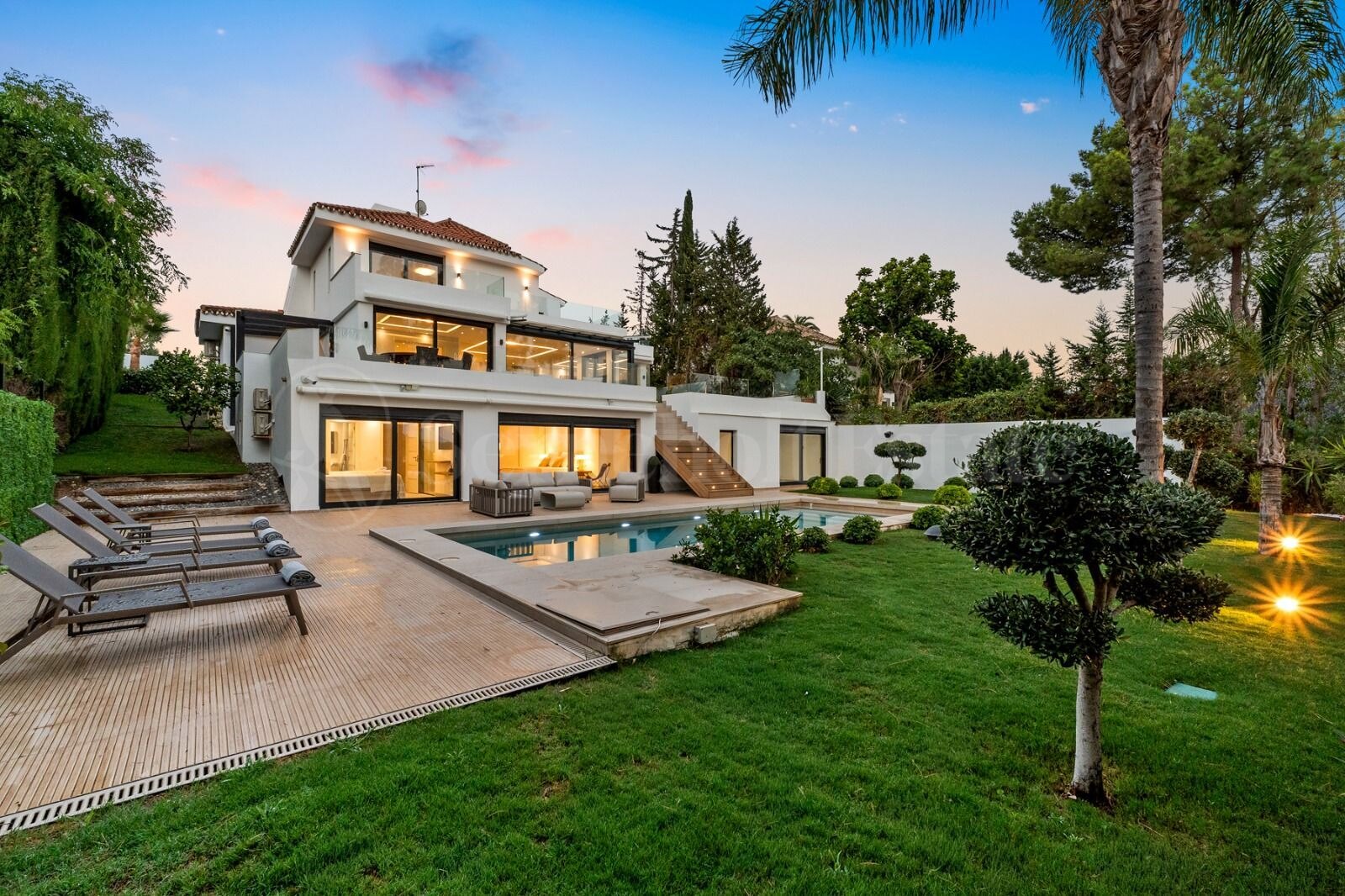House for sale in Nueva Andalucia, Marbella view