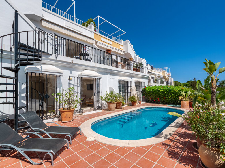 Exclusive Townhouse with Tourist Licence in Charming Aloha Pueblo