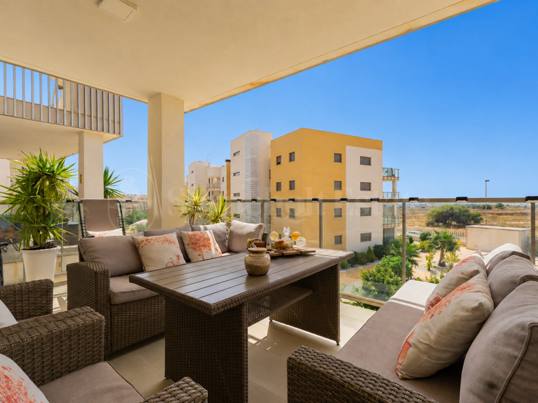 Modern two-bedroom apartment with sea views in the sought-after Villamartin Garden II