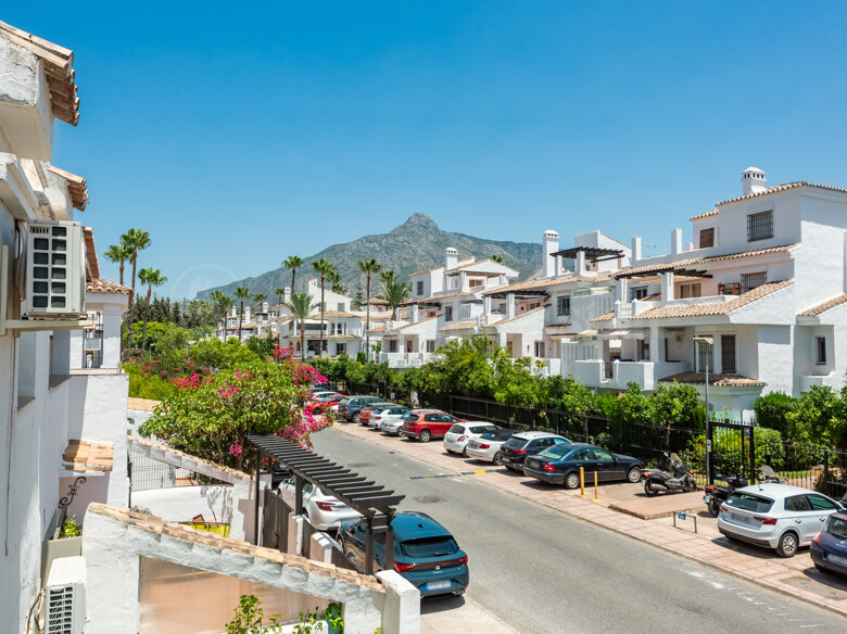 Radhus till salu i Nueva Andalucia