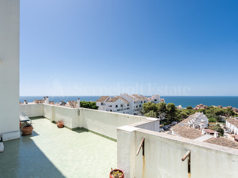 3 dormitorios Apartamento en planta alta con amplia terraza y vistas panorámicas al mar