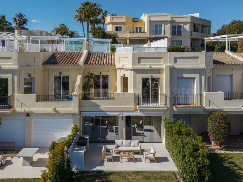 Beautifully renovated three-level townhouse in La Quinta Hills