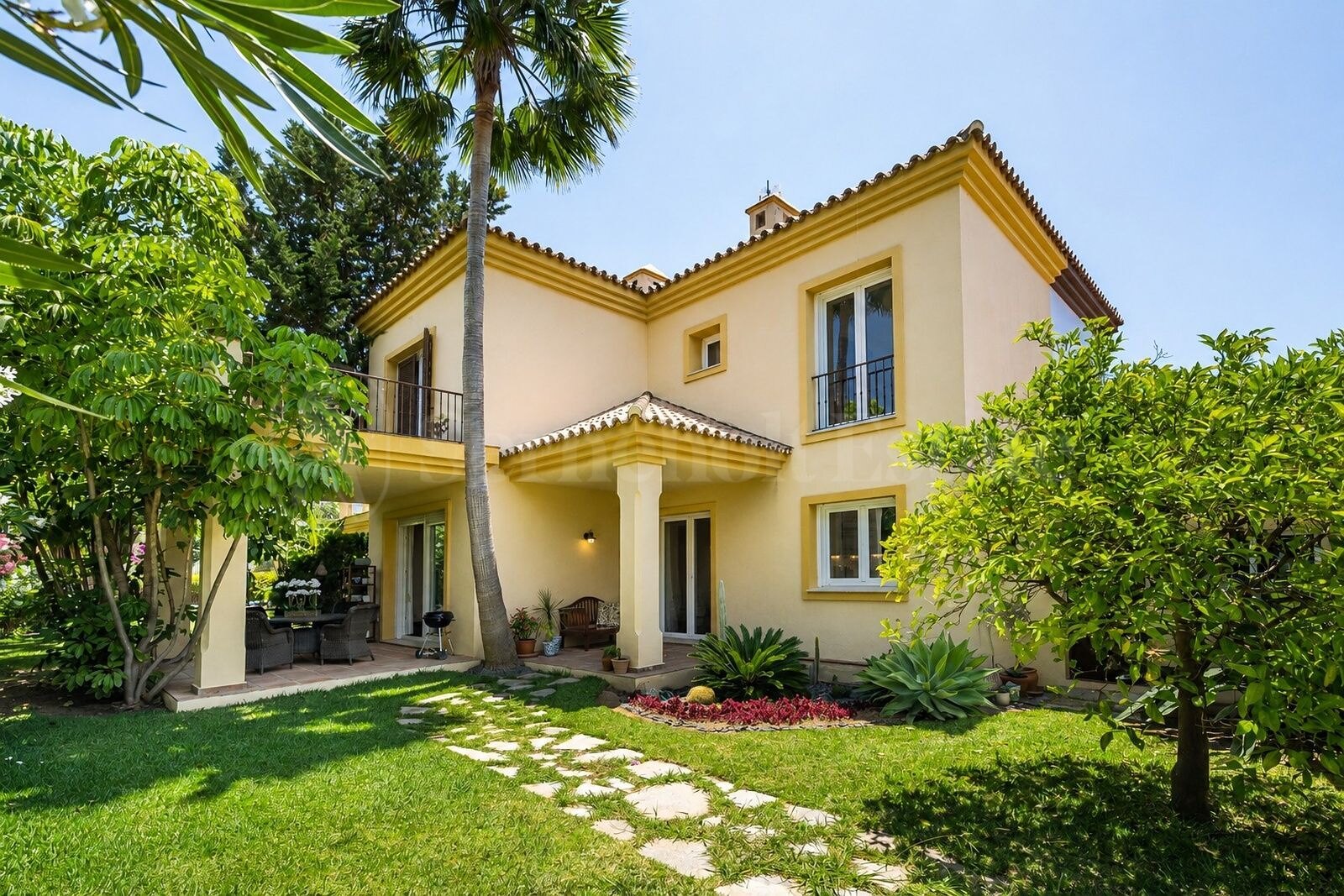 House for sale in Nueva Andalucia, Marbella view