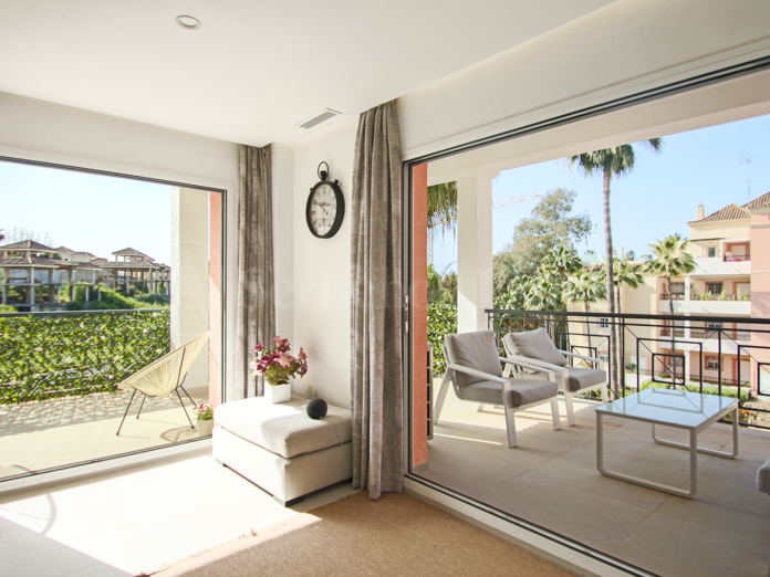 Beautifully Renovated Apartment in River Garden, Nueva Andalucía