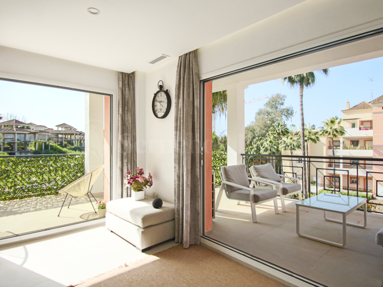 Beautifully Renovated Apartment in River Garden, Nueva Andalucía