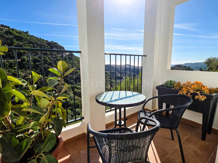 Charming Semi-Detached Townhouse with Panoramic Mountain and Sea Views in Casares