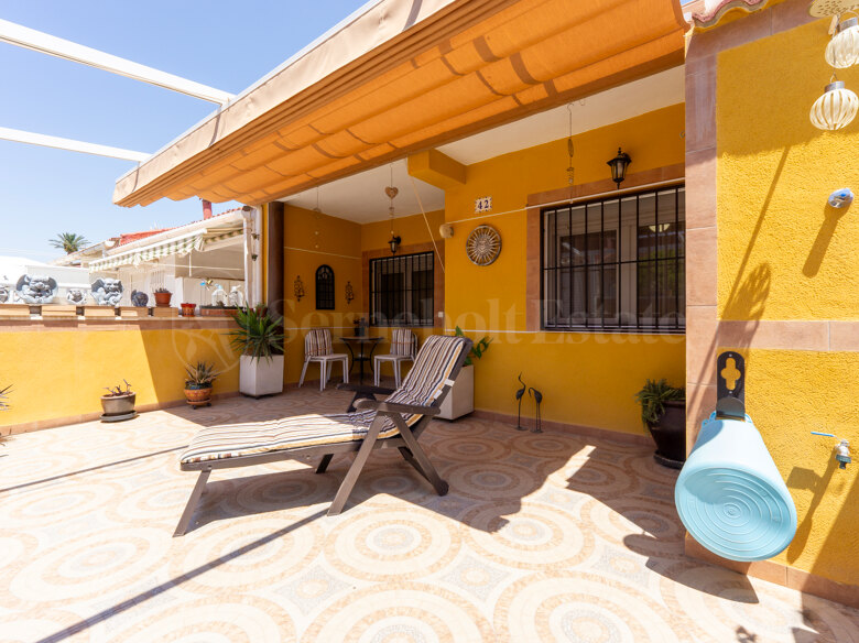 Beautifully renovated south-facing bungalow with a spacious private garden, modern interiors and an excellent location close to amenities in Torrevieja.