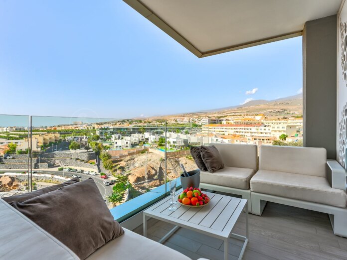 Bright apartment with seaviews in exclusive complex