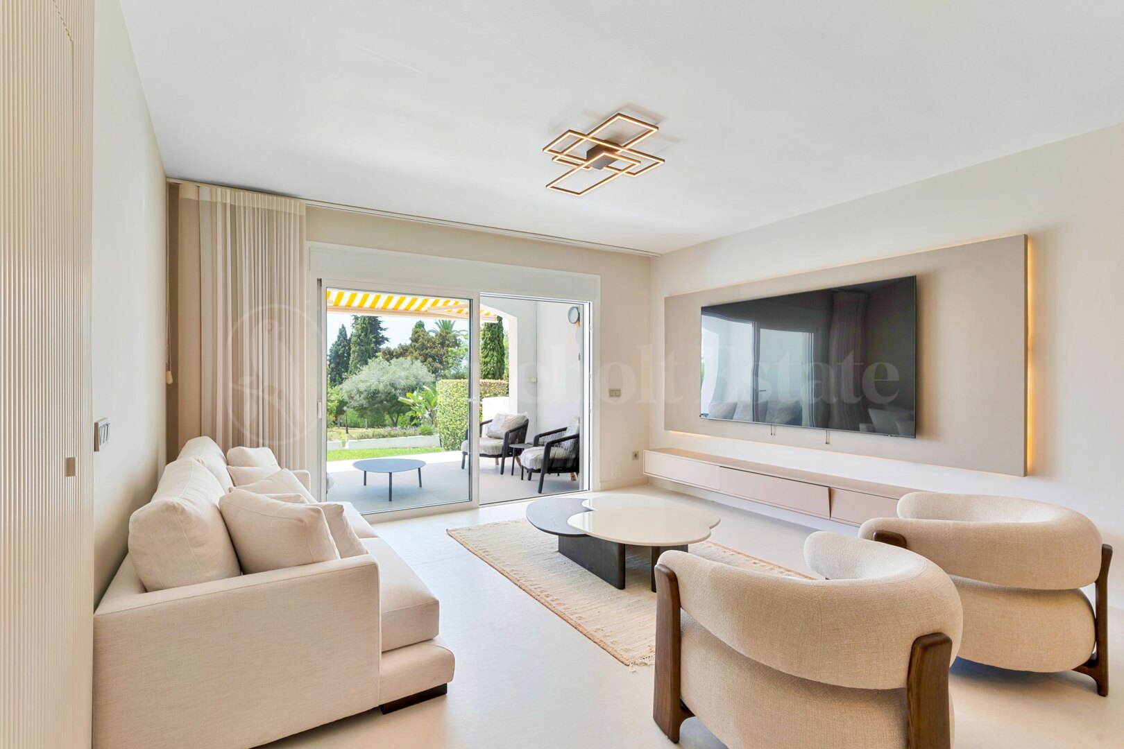 Apartment for sale in Nueva Andalucia, Marbella view