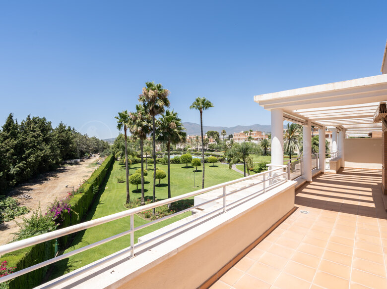 Spacious Duplex Penthouse with Sea & Garden Views