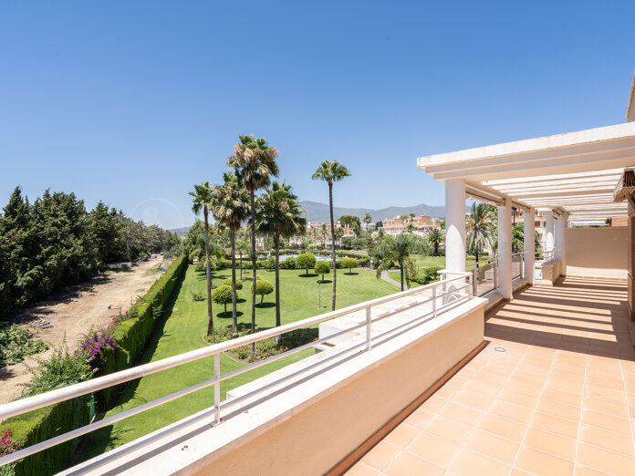 Spacious Duplex Penthouse with Sea & Garden Views