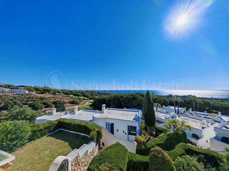 Charming Townhouse with Sea Views and Private Garden in Cabopino, Marbella