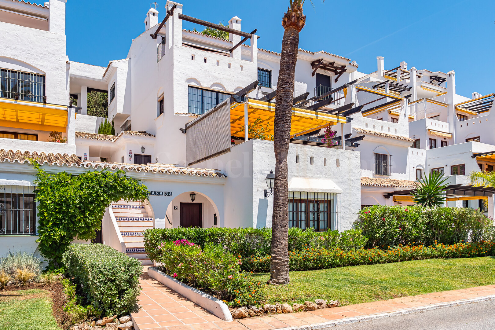Apartment for sale in Nueva Andalucia, Marbella view