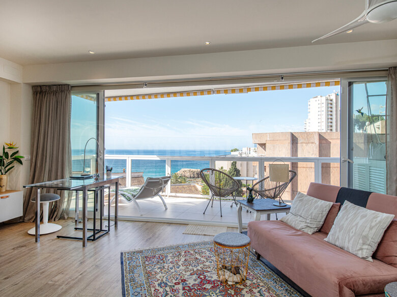 Stilfull penthouse med magisk havsutsikt i attraktiva Cala Mayor