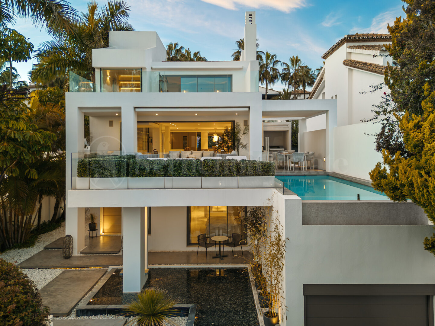 House for sale in Marbella Golden Mile, Marbella view