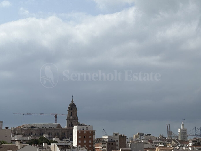 Stunning apartment in the heart of Malaga with spectacular panoramic views
