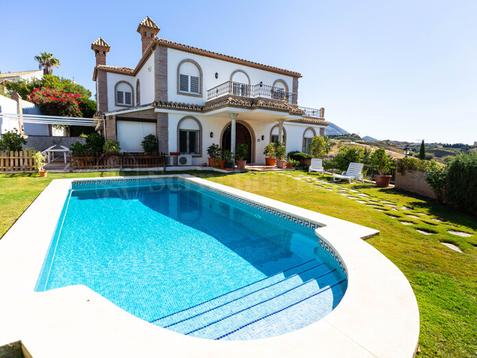 SEA VIEW VILLEXCLUSIVE A | PRIVATE POOL | GATED COMMUNITY | 5 minutes from Fuengirola