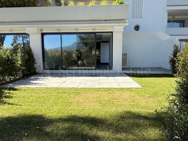 Stilvolle Wohnung mit Privatgarten am Brisas Golf Club