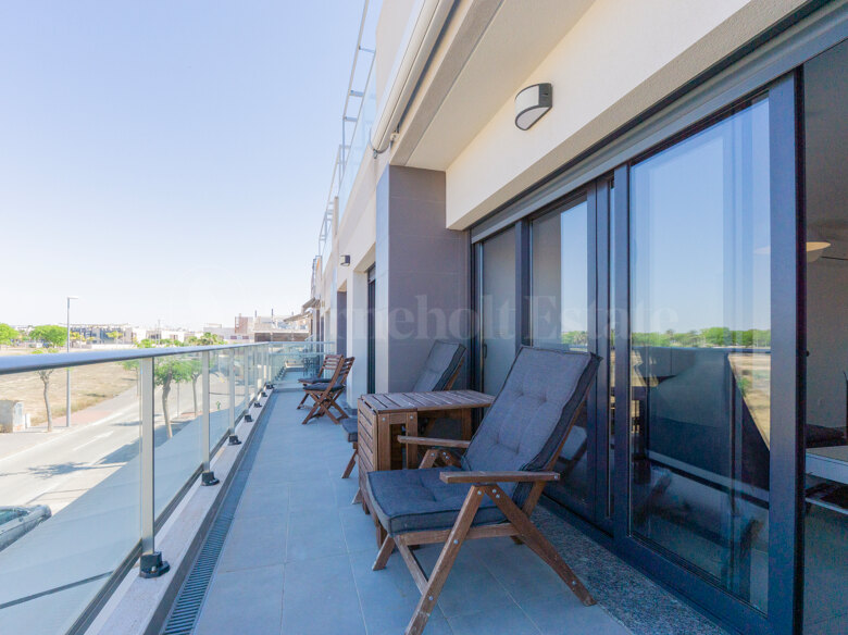Moderne Penthouse-Wohnung in der Nähe des Strandes von Mil Palmeras, Torre de la Horadada