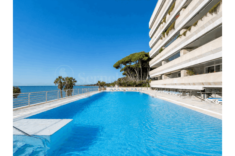 Elegant Beachfront Apartment in Marina Mariola on Marbella’s Golden Mile