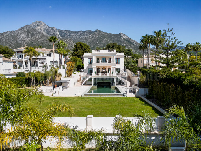 Villa Isolde is an exceptional contemporary residence located within the prestigious gated community of Sierra Blanca