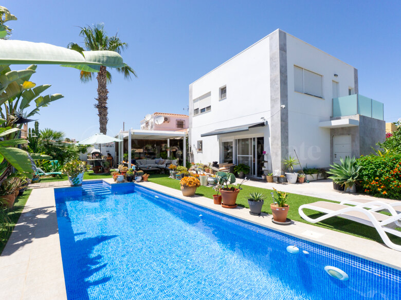 Villa for sale in Torrevieja