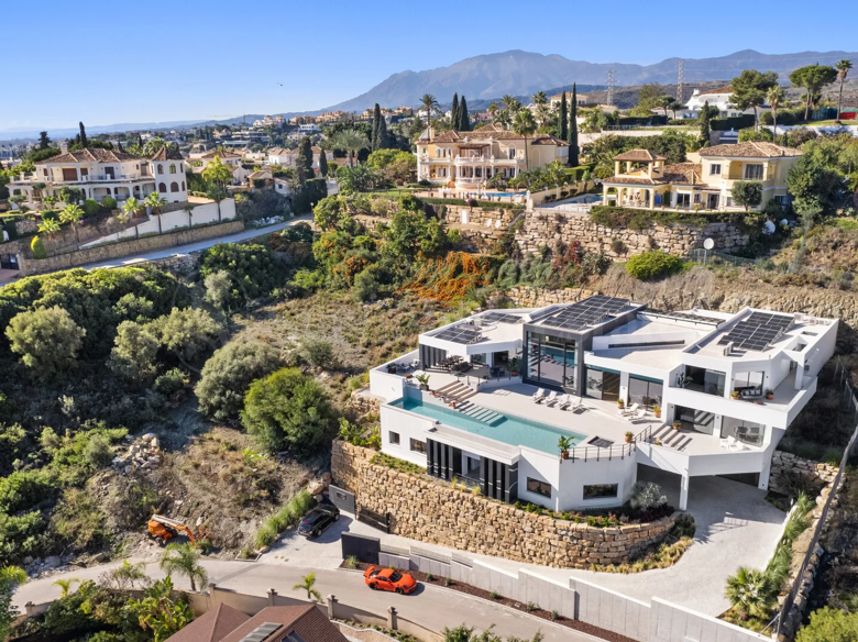 Extraordinario retiro de Hilltop Con vistas al Mediterráneo