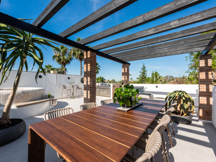 Zweistöckiges Penthouse zu verkaufen in Nueva Andalucia, Marbella