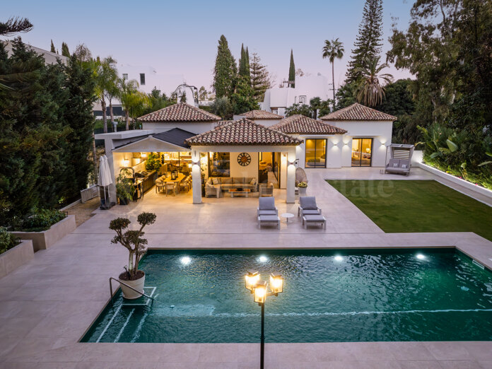 Un oasis de sofisticación: Villa de lujo recién renovada cerca de Puente Romano