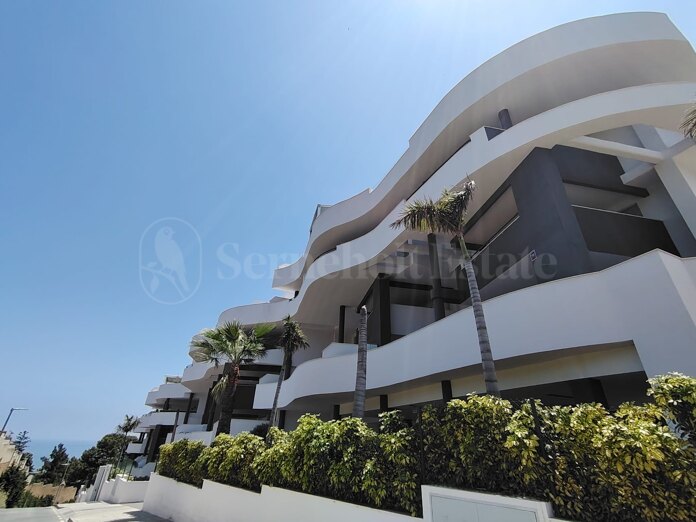 Contemporary 2-bedrooms apartment with sea views in Montemar, Torremolinos