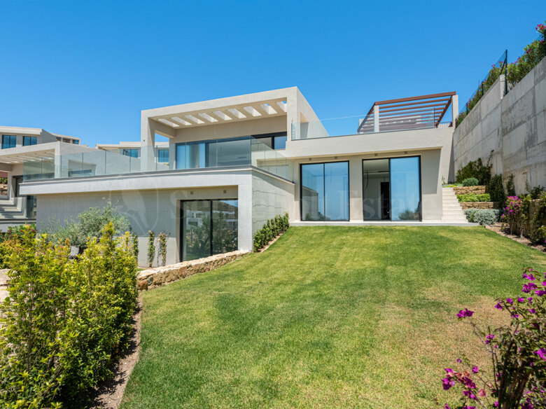 Brand-New South-Facing Villa with Panoramic Sea Views in Finca de Jasmine
