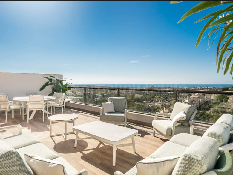 Duplex Penthouse in Marbella Lake