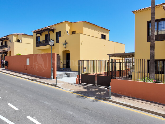 Spacious Villa with Sea Views, with up 3 Independent Homes and Excellent Rental Potential in San Blas
