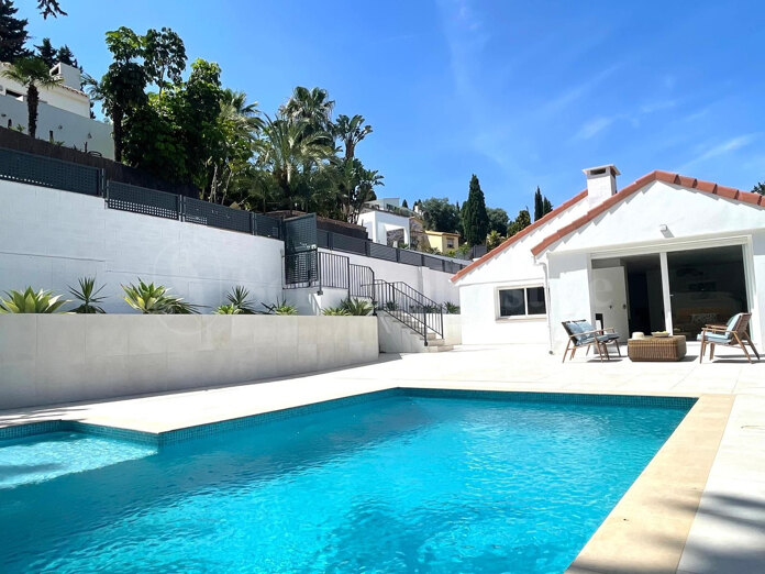 Villa contemporánea reformada con licencia turística y piscina privada en Campo Mijas