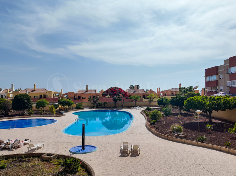 Precioso Apartamento con Gran Terraza en La Pineda – A Poca Distancia de la Playa