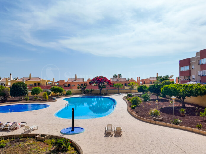 Precioso Apartamento con Gran Terraza en La Pineda – A Poca Distancia de la Playa