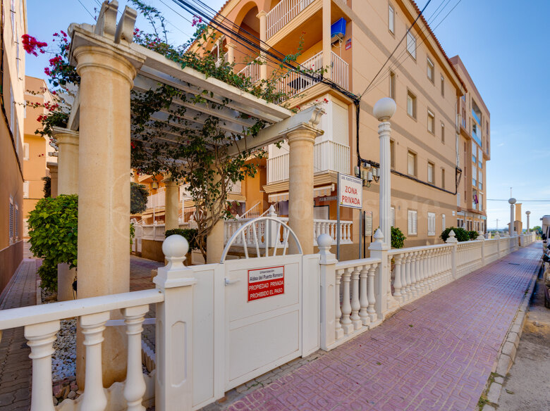 Cozy apartment for sale in La Mata, close to the beach