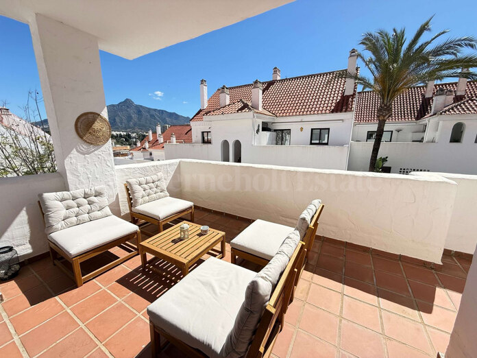 Apartment with Andalusian Charm in a Prime Nueva Andalucía Location
