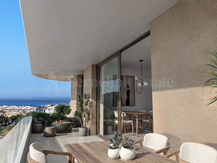 Luminoso apartamento de 3 dormitorios con amplia terraza en el centro de Estepona