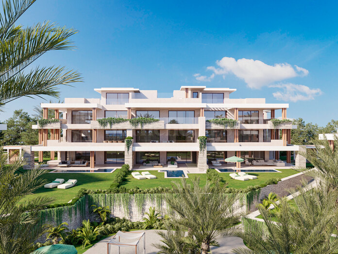 Residencia Ultra-Lujosa en Planta Baja Frente al Mar con Jardín Privado y Piscina en Estepona