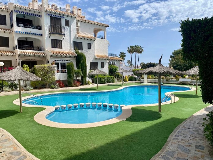 Amplio apartamento a solo 600 metros de la playa en Cabo Roig