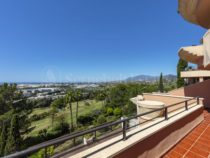 Apartment with amazing views in Nueva Andalucía