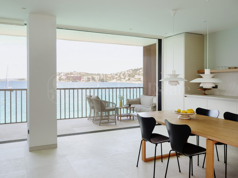 Unique frontline apartment