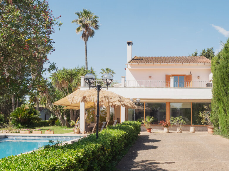 Finca con piscina y pista de tenis privada