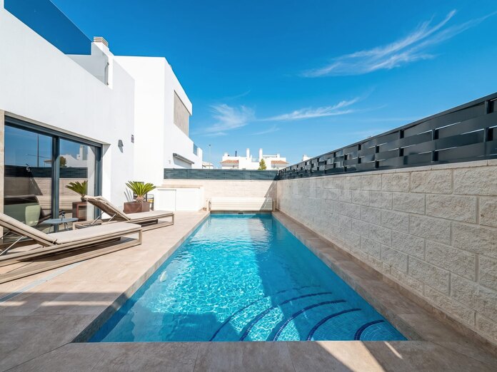 Moderna villa de obra nueva con 3 dormitorios, piscina privada y jardín en Ciudad Quesada, Rojales