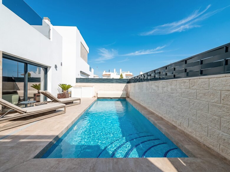 Moderna villa de obra nueva con 3 dormitorios, piscina privada y jardín en Ciudad Quesada, Rojales