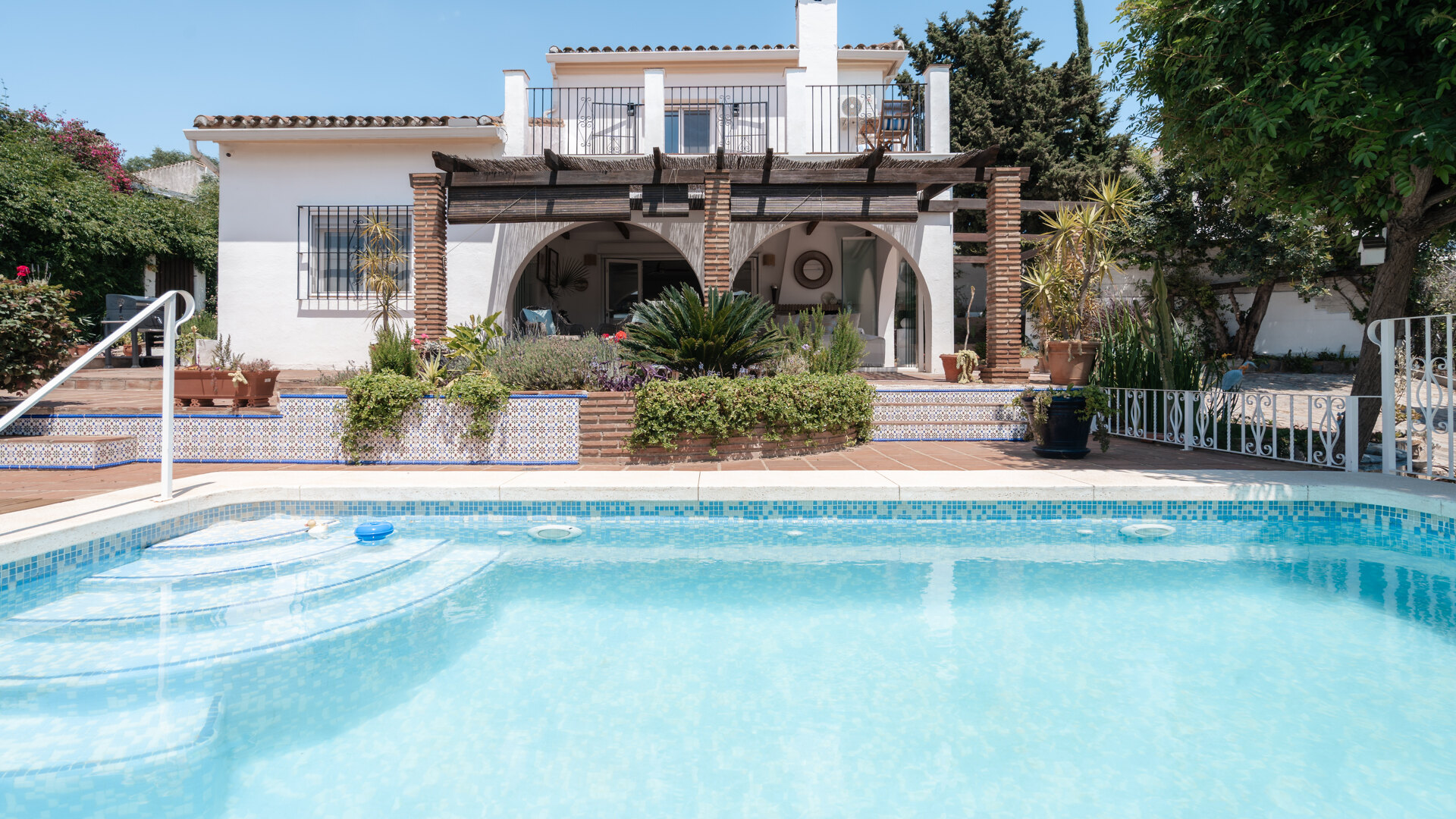 Charming Villa with Beautiful Sea Views