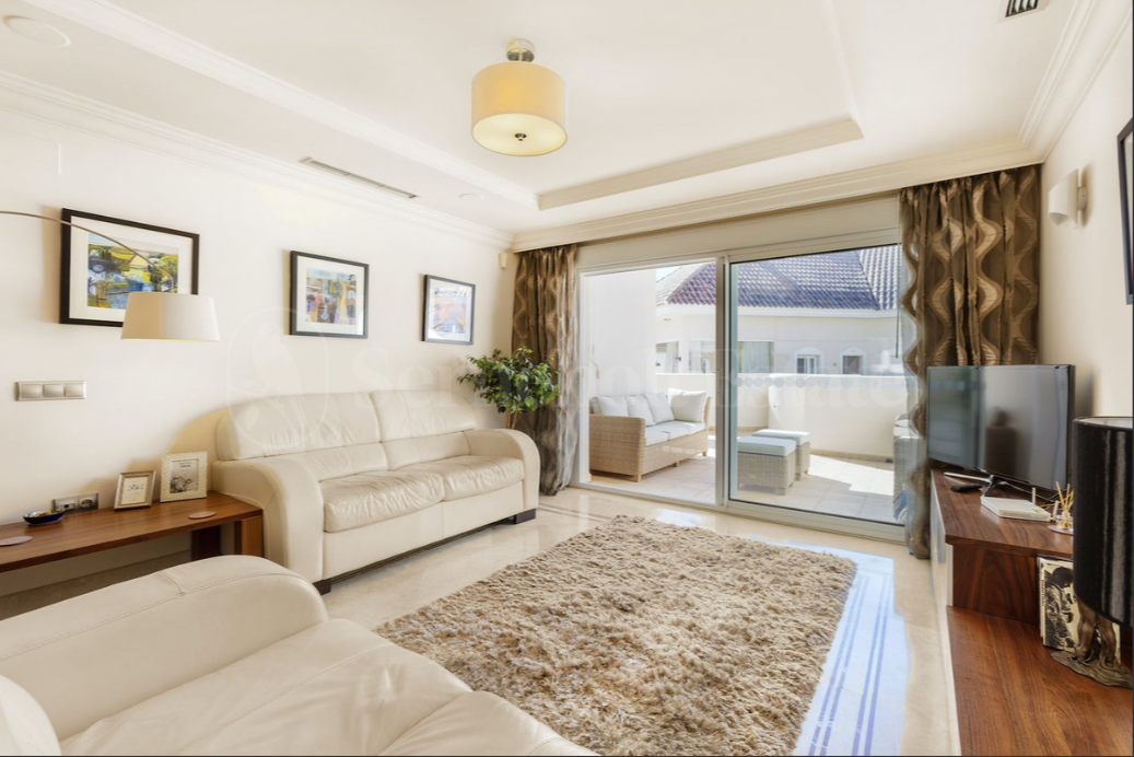 Apartment for sale in Nueva Andalucia, Marbella view