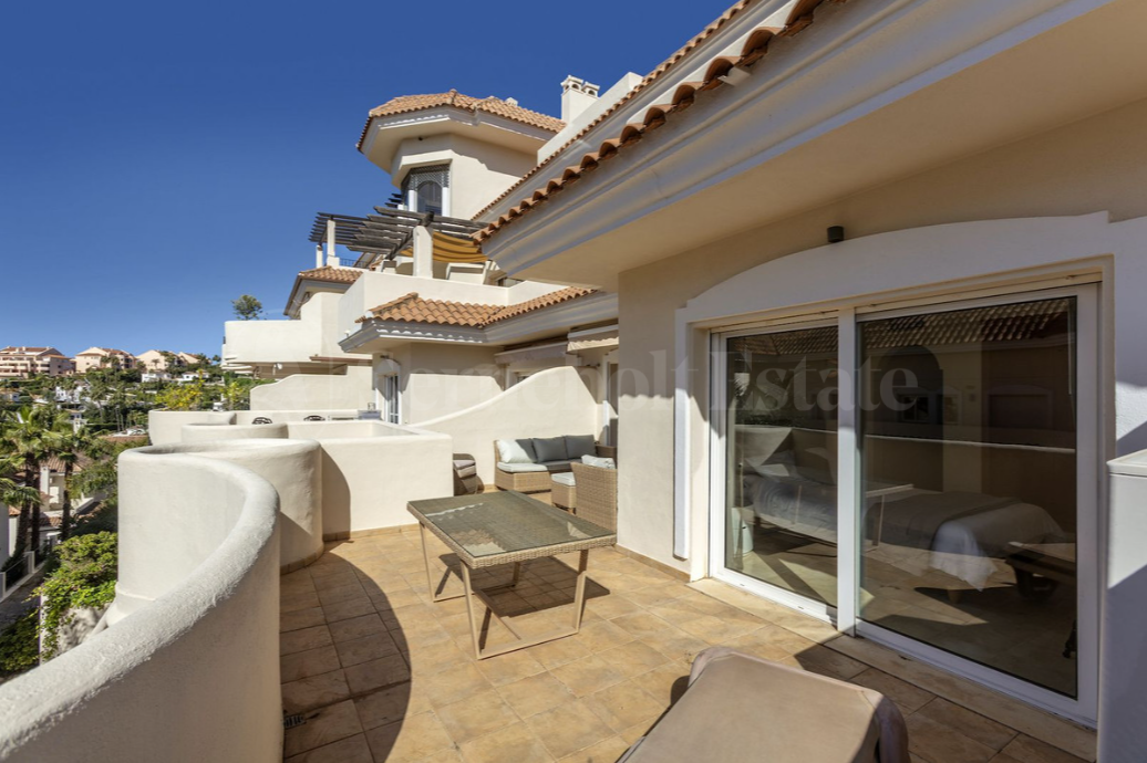 Apartment for sale in Nueva Andalucia, Marbella view
