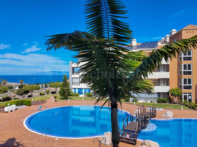 Exclusive renovated apartment with sea views in Los Cristianos